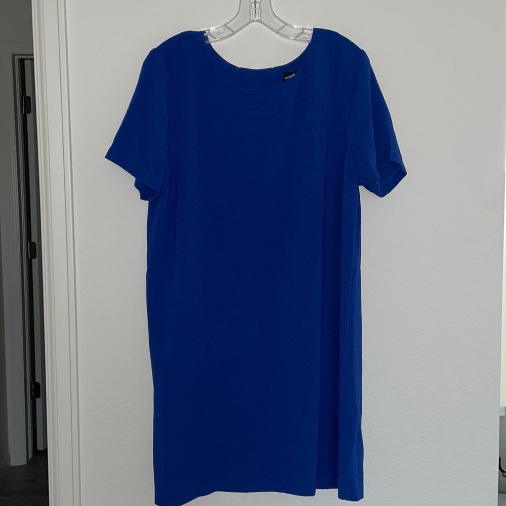 Bobeau shift dress with detail back
